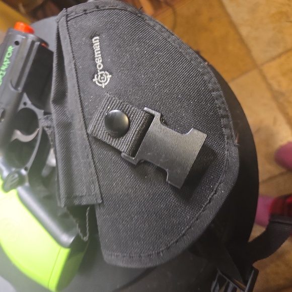 Crosman Z11 Zombie Eliminator Air Soft With Black and Green Holster - Picture 3 of 6